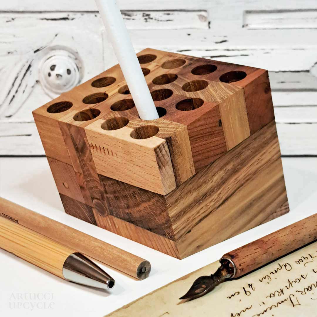Hardwood desktop pen holder made of recycled wood